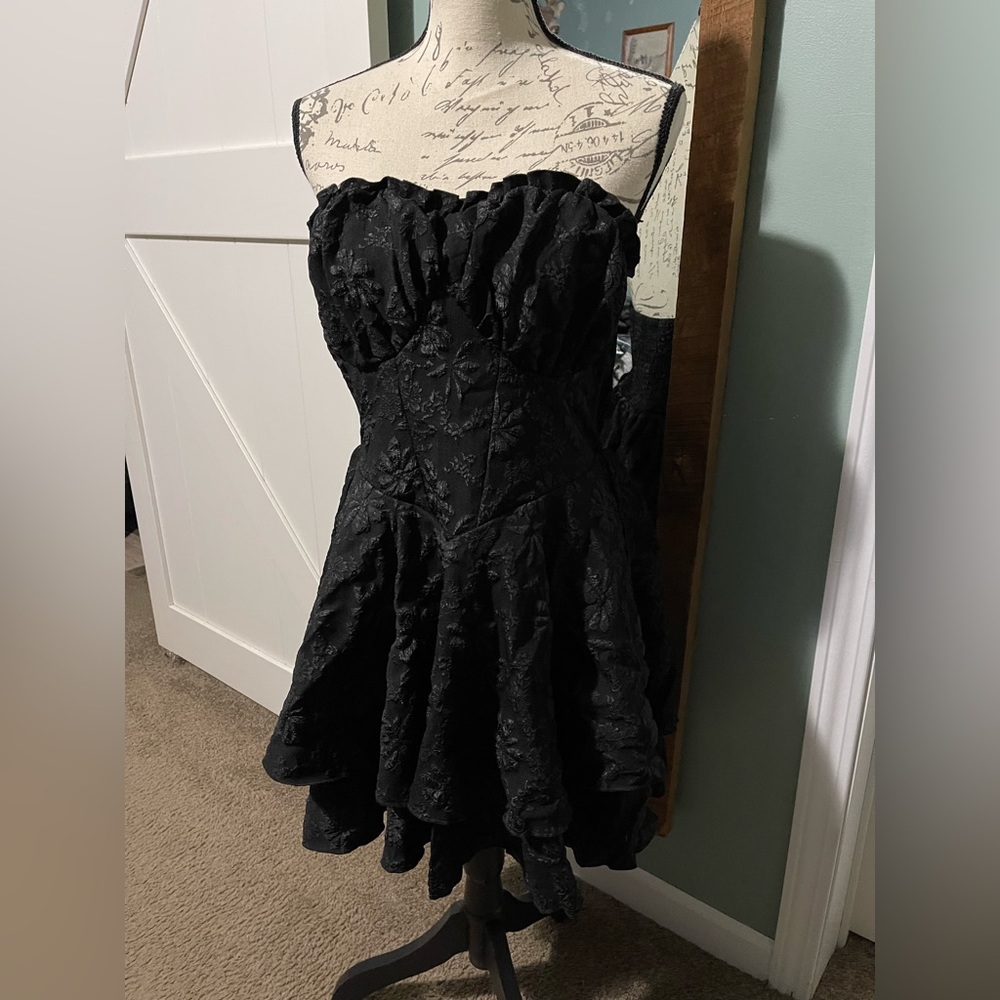 NWT!!! Elegant Black Strapless Dress